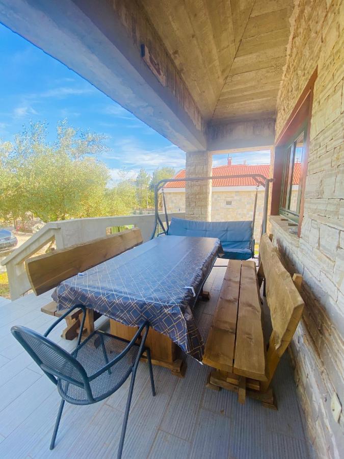 Apartmani Janja Starigrad Paklenica Exterior photo